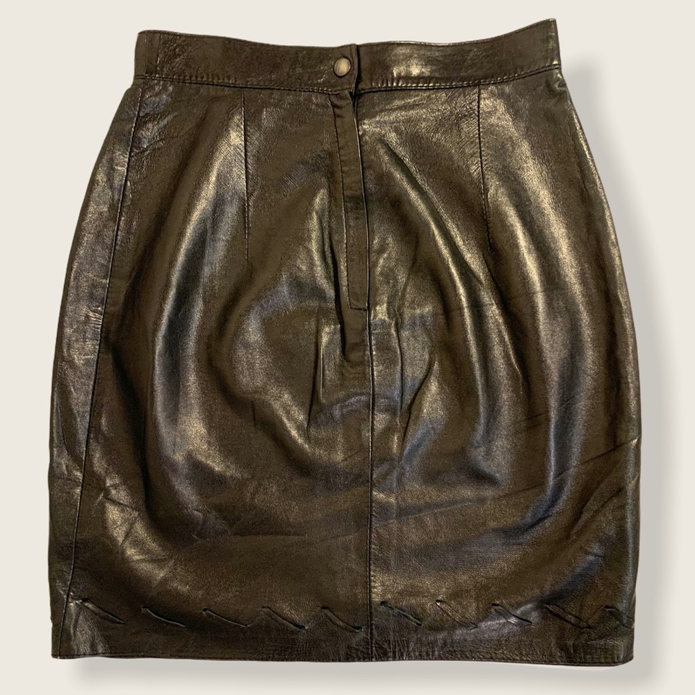 Faux-leather black mini skirt